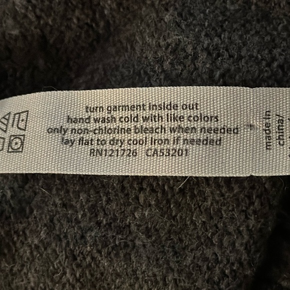 Bethany‎ Mota Gnome Sweater Gray Crew Neck Womens M Christmas Holiday Cozy Soft - Picture 11 of 11